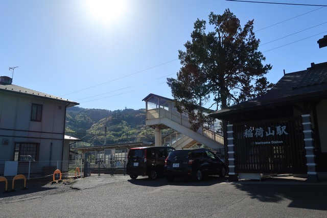 稲荷山駅 駅前