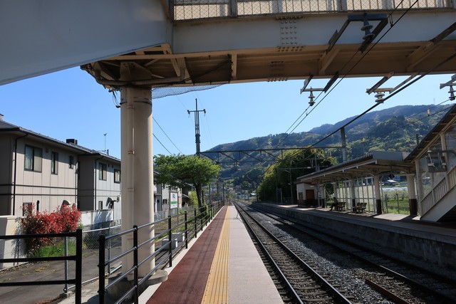 稲荷山駅 ホーム