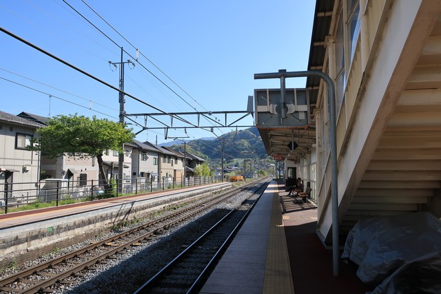 稲荷山駅 ホーム