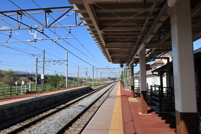 稲荷山駅 ホーム