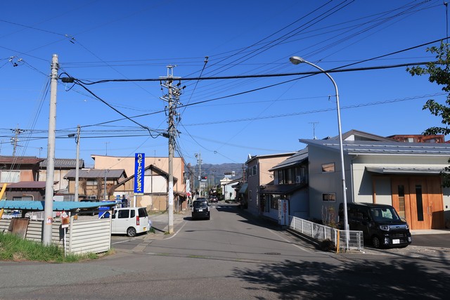 稲荷山駅 駅前