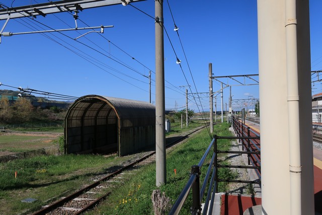 稲荷山駅 ホーム
