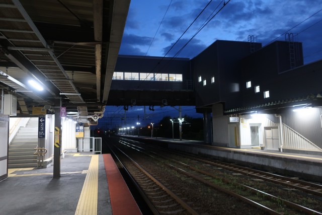 白老駅 ホーム