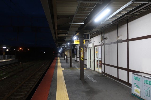 白老駅 ホーム