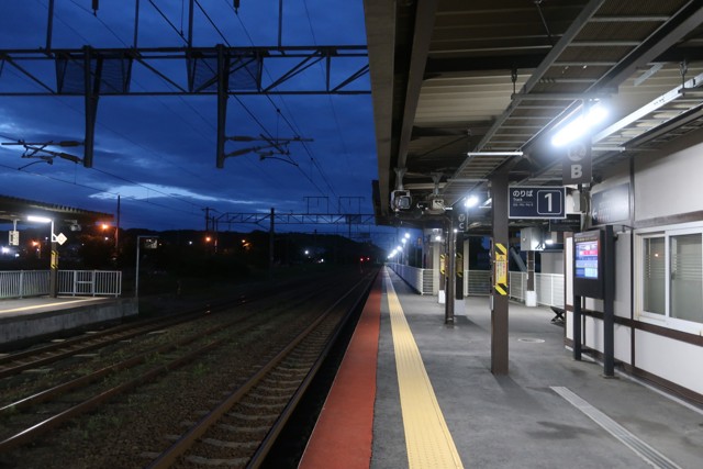 白老駅 ホーム