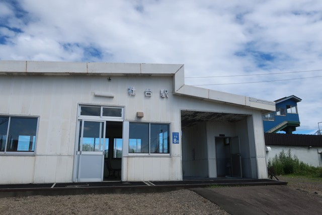 社台駅 駅舎
