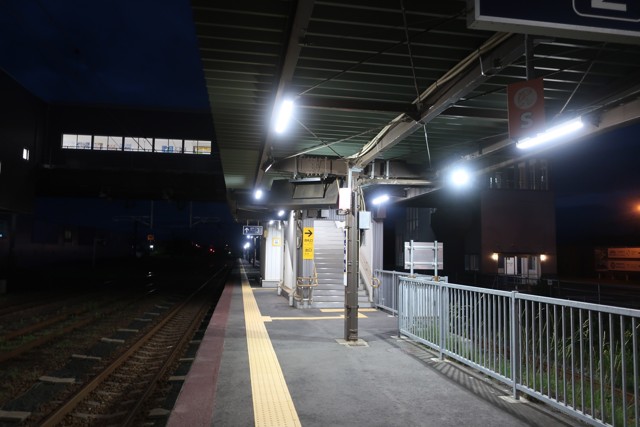 白老駅 ホーム