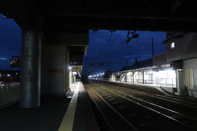 白老駅 ホーム