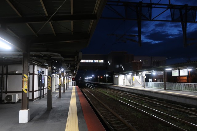 白老駅 ホーム