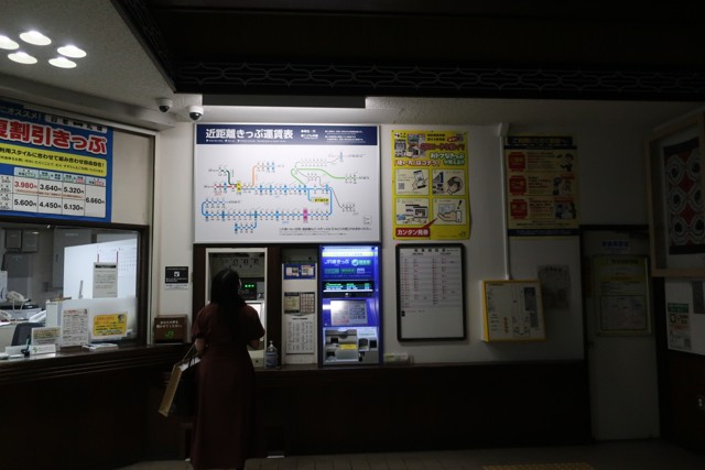 白老駅 改札口