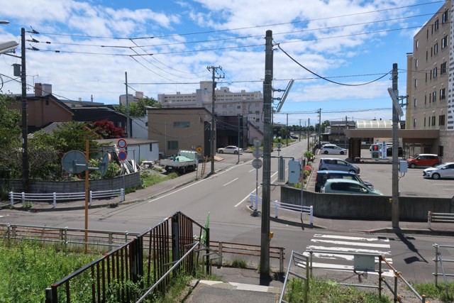 青葉駅 駅前