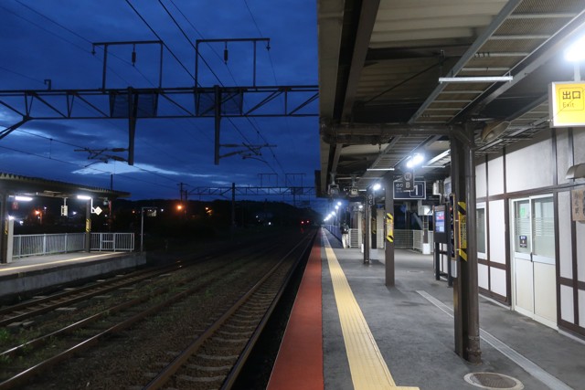 白老駅 ホーム