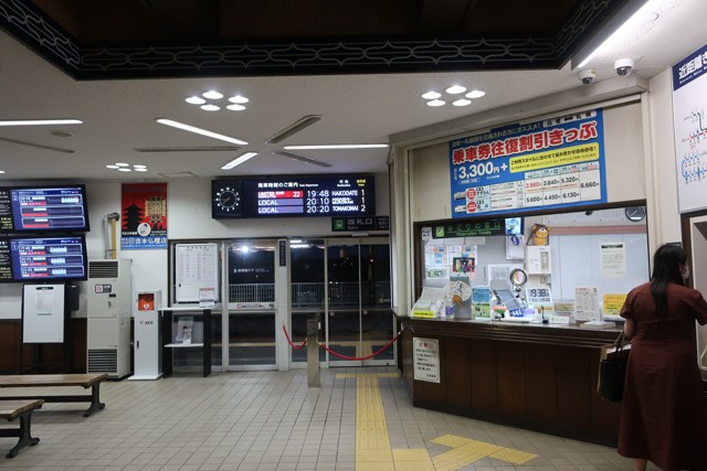 白老駅 改札口
