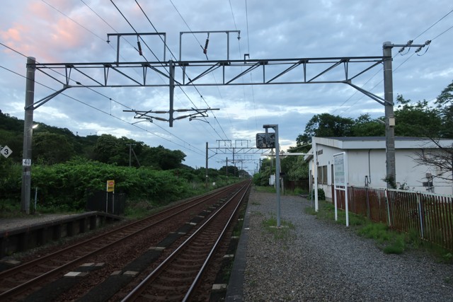 虎杖浜駅 ホーム