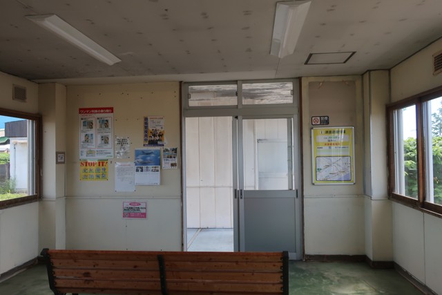 社台駅 改札口