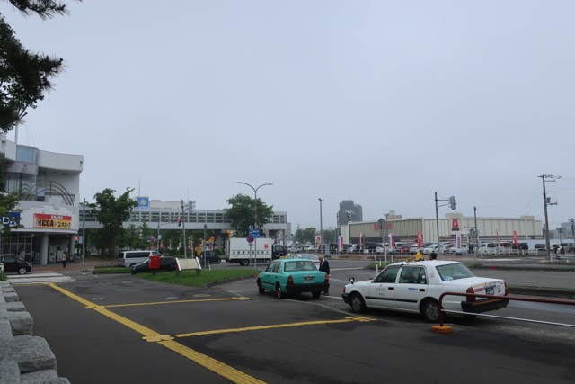 苫小牧駅 駅前