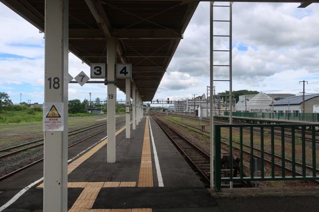 追分駅 ホーム