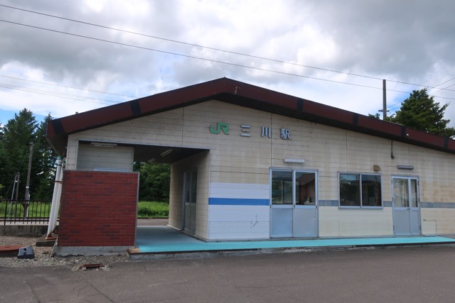 三川駅 駅舎