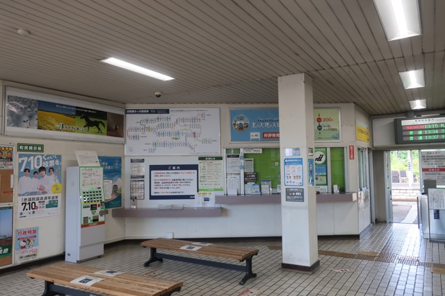 追分駅 改札口