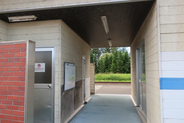 三川駅 駅舎