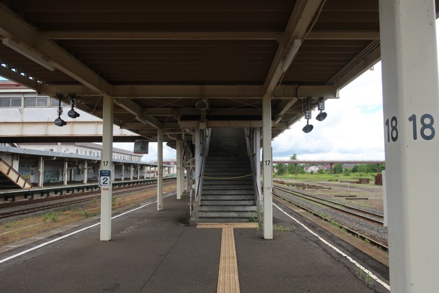 追分駅 ホーム