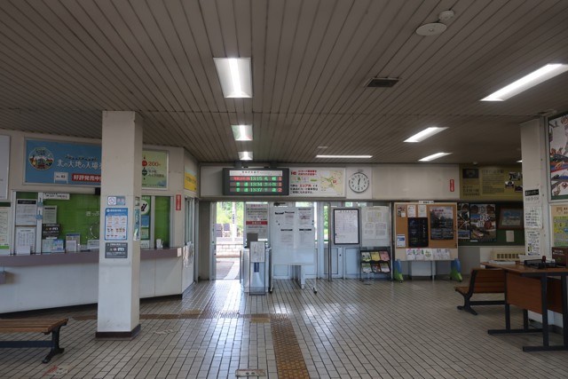 追分駅 改札口