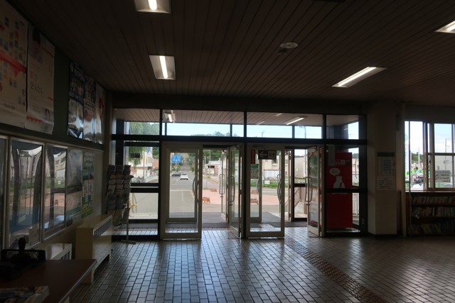 追分駅 改札口