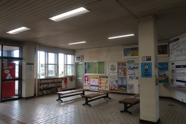 追分駅 改札口